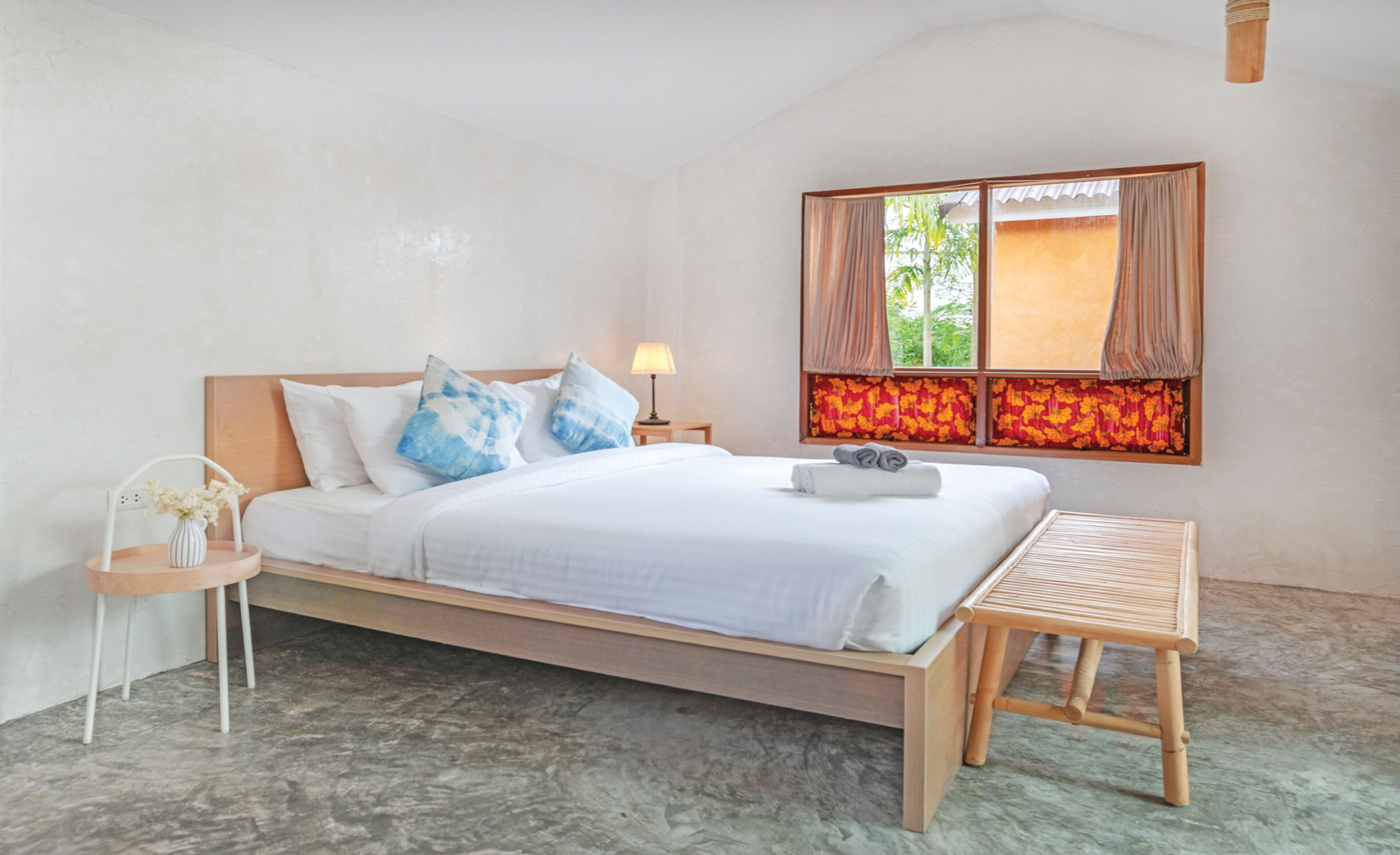 Bureau, Wi-Fi gratuit, draps fournis