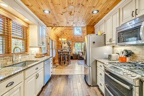 Fridge, microwave, oven, stovetop - Dog-friendly mountain cabin with deck, hot tub, firepit, fireplace, W/D, & AC (Blue Ridge)