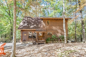 Exterior - Dog-friendly mountain cabin with deck, hot tub, firepit, fireplace, W/D, & AC (Blue Ridge)