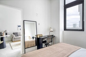 1 bedroom, iron/ironing board, WiFi, bed sheets - Beautiful Wynwood 1BR w/ Gym, Pool & Lounge, nr Midtown, by Blueground (Miami)