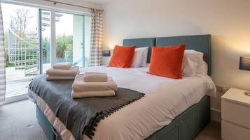 4 makuuhuonetta, silitysrauta/-lauta, ilmainen Wi-Fi, vuodevaatteet