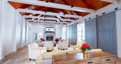 Ski-in/ski-out condo with deck, wood-burning fireplace, & community amenities