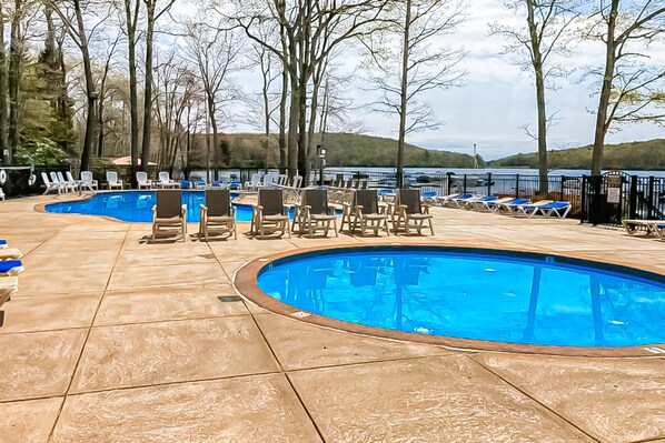 Pool - Dog-friendly townhome near lake & skiing with furnished deck, grill & air hockey (Lake Harmony)