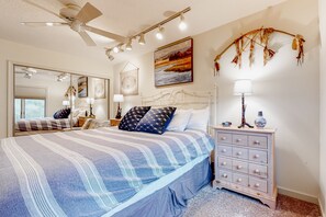 4 bedrooms, iron/ironing board, Internet, bed sheets