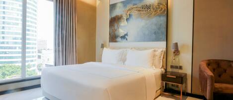 Executive Studio Suite | In-room safe, individually furnished, desk, laptop workspace