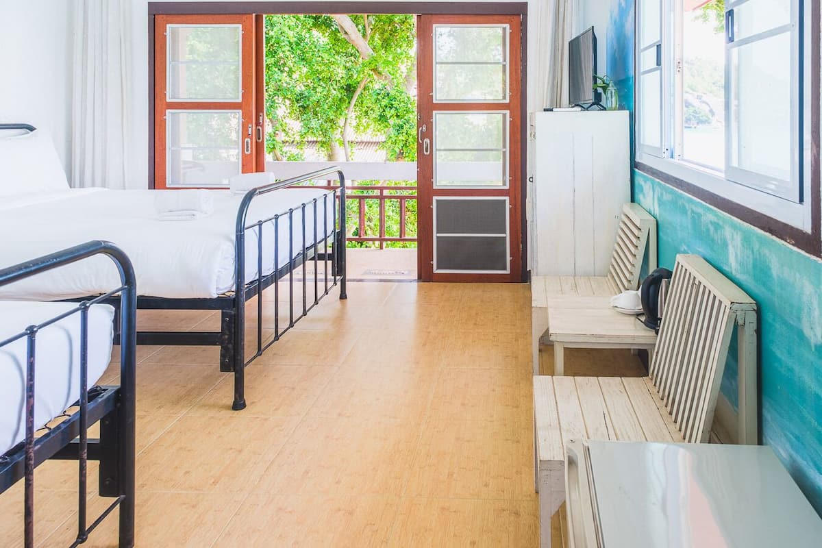 Deluxe Triple Room | WiFi, bed sheets