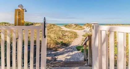 Indian Rocks Beach Direct Gulf Front Condo, Heated Pool, Walk to Attractions