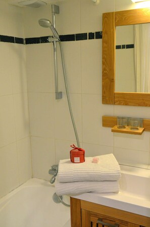 風筒、提供毛巾、番梘、洗頭水