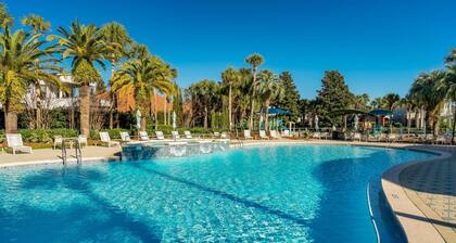 PET Friendly! FREE Golf Cart, Private Pool & Backyard, Pools/Tennis/Gym/Playground ~ Destiny East