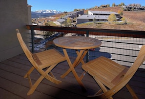 Outdoor dining - Ski in/Bike out, Updated, 2BD/2BA Emmons Condo, ski in/ski out (Crested Butte)