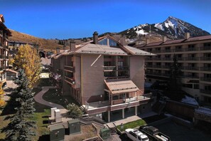 Exterior - Ski in/Bike out, Updated, 2BD/2BA Emmons Condo, ski in/ski out (Crested Butte)