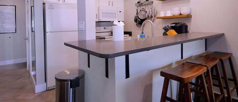 Coffee/tea maker, fridge, microwave, oven