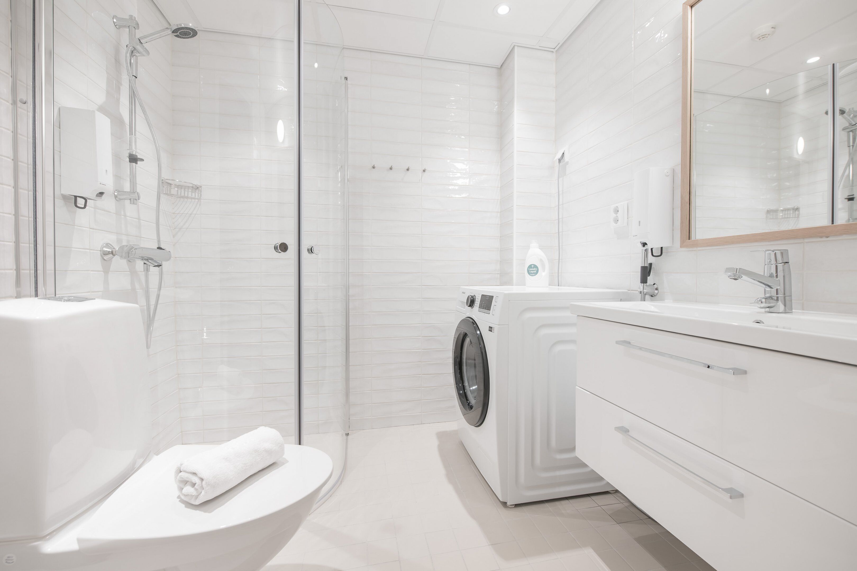 Standard Apartment | Bathroom | Shower, hair dryer, towels
