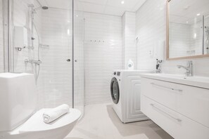 Bathroom - Forenom Aparthotel Tampere Kauppakatu (Tampere)