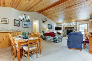 TV, fireplace