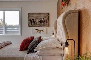 3 عدّة غرف نوم وواي فاي وملاءات أسرّة