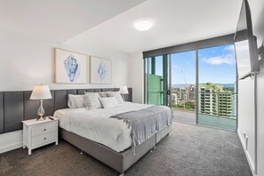 3 bedrooms, desk, iron/ironing board, travel cot