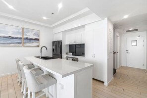 Fridge, microwave, oven, stovetop - Modern and Spacious 2 Level Apartment | Sleeps 10 (Gold Coast)