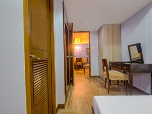 Free WiFi, bed sheets - CEO Flats (Makati)