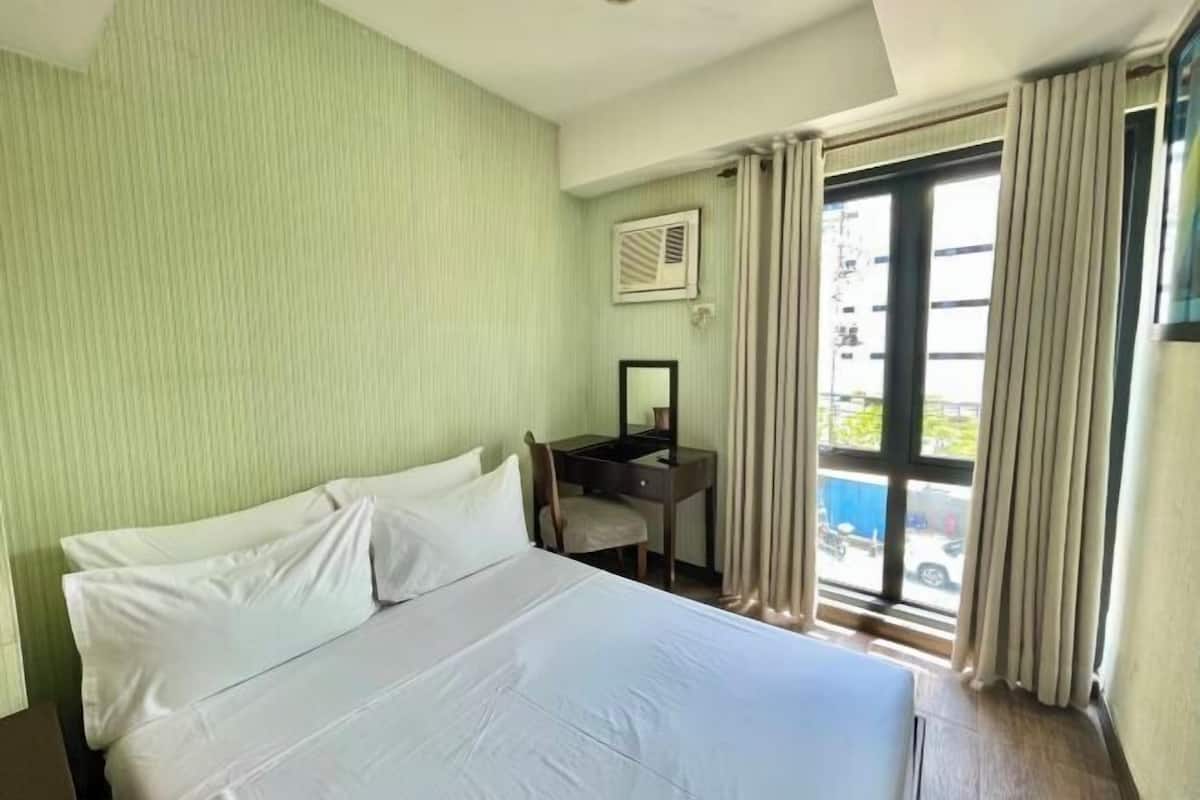 1 habitación, escritorio, wifi gratis y ropa de cama