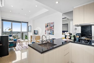 Lägenhet - 1 sovrum - utsikt mot staden | Eget kök | Barnstol, grytor/köksredskap och matbord