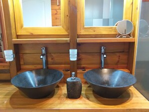 Doccia, asciugacapelli, asciugamani