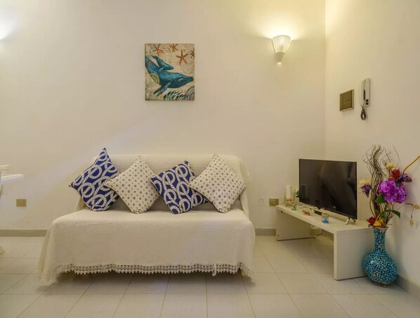 TV, stereo - Villa With Climate, Wi-Fi and Private Parking (Scala di Furno)