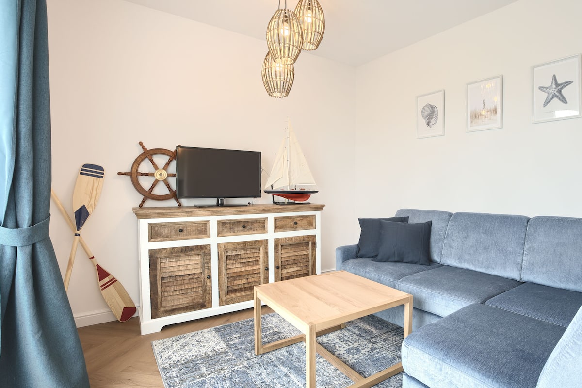 Apartment (11) | Living area | Flat-screen TV