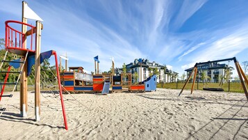 Área de juegos infantiles al aire libre