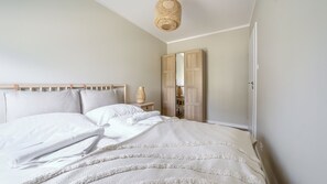 Apartment (7F)