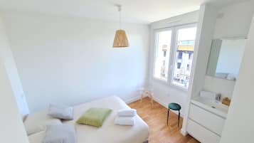 1 chambre, fer et planche Ă repasser, Wi-Fi, draps fournis