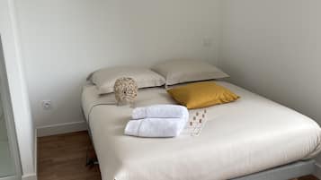 1 habitación, cuna de viaje, wifi y ropa de cama