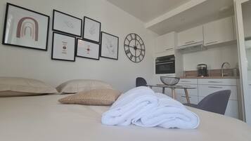 Bügeleisen/Bügelbrett, WLAN, Bettwäsche