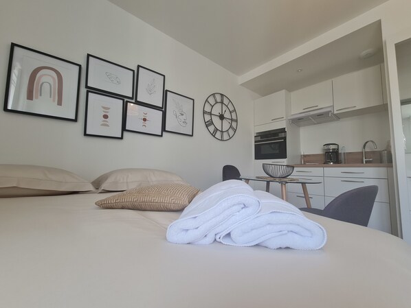 Strykejern/-brett, wi-fi og sengetøy