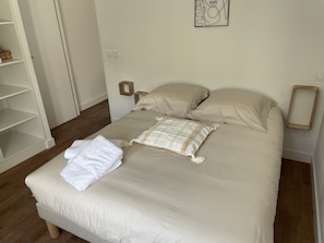 1 bedroom, iron/ironing board, WiFi, bed sheets - Le Poulorio 5 - Proche Gare * By Locly * (Lorient)