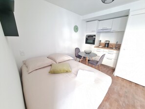 WiFi, bed sheets - Le Poulorio 3 - Studio - Proche Gare * By Locly * (Lorient)