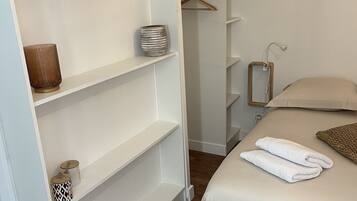 1 chambre, fer et planche Ă  repasser, Wi-Fi, draps fournis