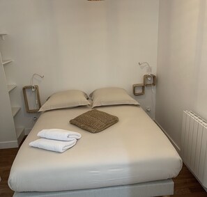 1 bedroom, iron/ironing board, WiFi, bed sheets - LE POULORIO LOFT * Studio * RDC * ByLocly * (Lorient)