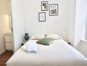 1 bedroom, iron/ironing board, WiFi, bed sheets - Napoléon Gare 6 ★ T2 ★1er etage ★ ByLocly (Pontivy)