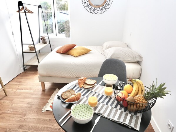 Iron/ironing board, WiFi, bed sheets - Napoléon Gare 5 ★ STUDIO ★ 1er Etage★ ByLocly (Pontivy)