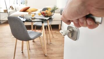 Iron/ironing board, WiFi, bed sheets