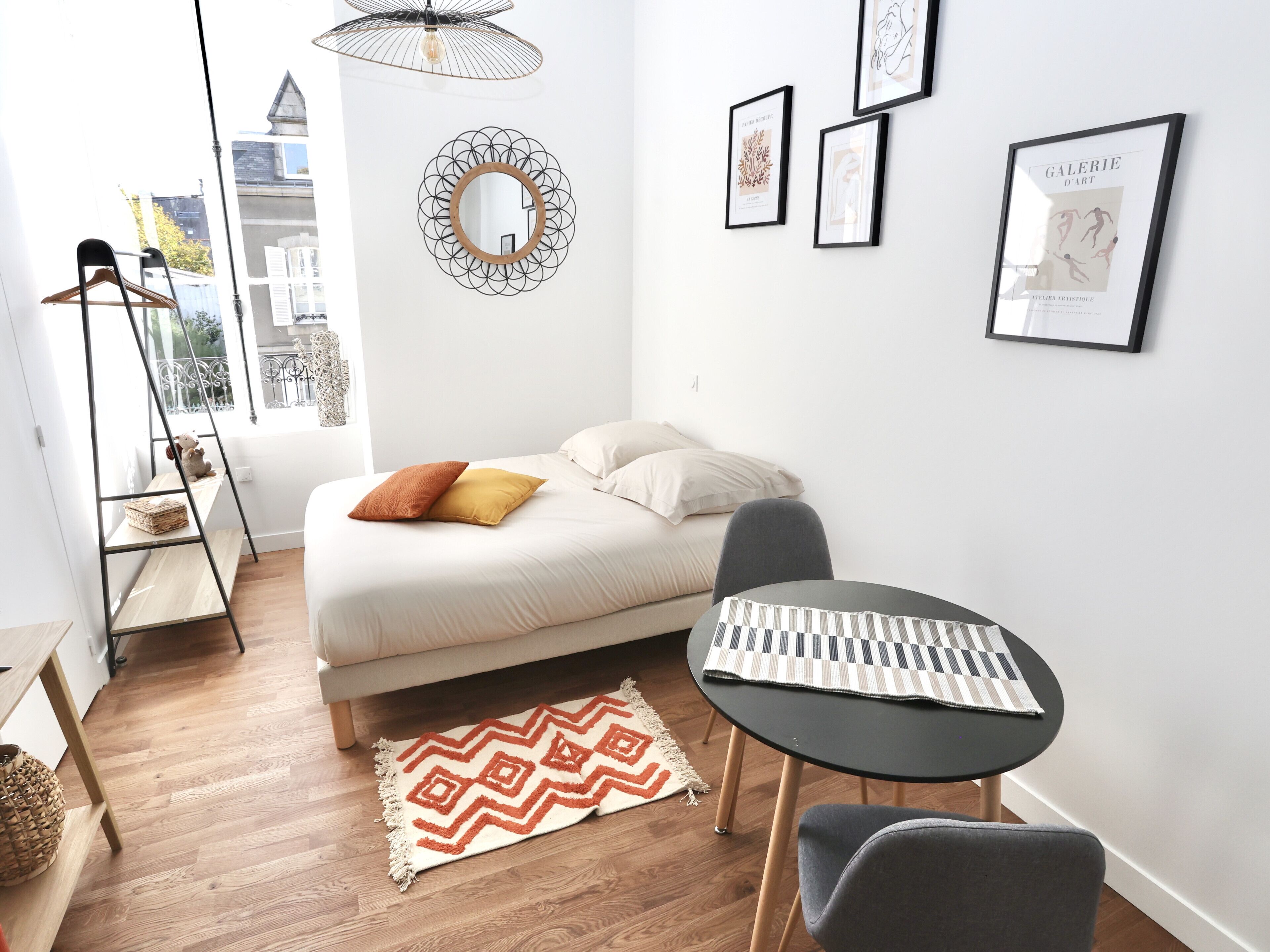 Ferros/tábuas de passar roupa, Wi-Fi, roupa de cama