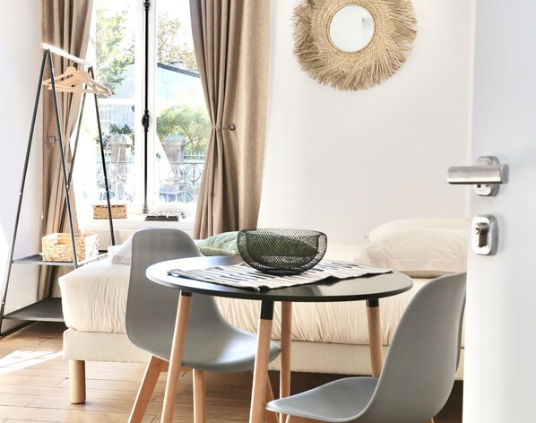 Interior - Napoléon Gare n°2 ★ Studio ★ Lumineux ★ ByLocly (Pontivy)