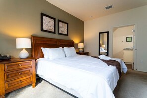 3 habitaciones, tabla de planchar con plancha, wifi y ropa de cama 