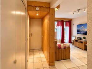 Room - Spacious apartment in Méribel center, close to slopes, for 4, balcony (Méribel)