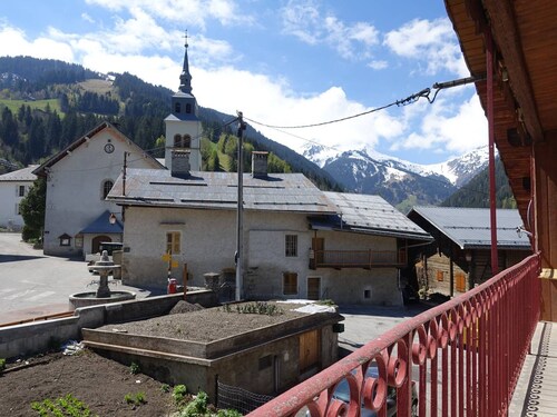 Spacious 6-Person Apartment with Southern Balcony in Beaufort Village