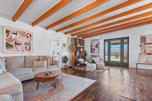 TV, Netflix, Hulu, streaming services