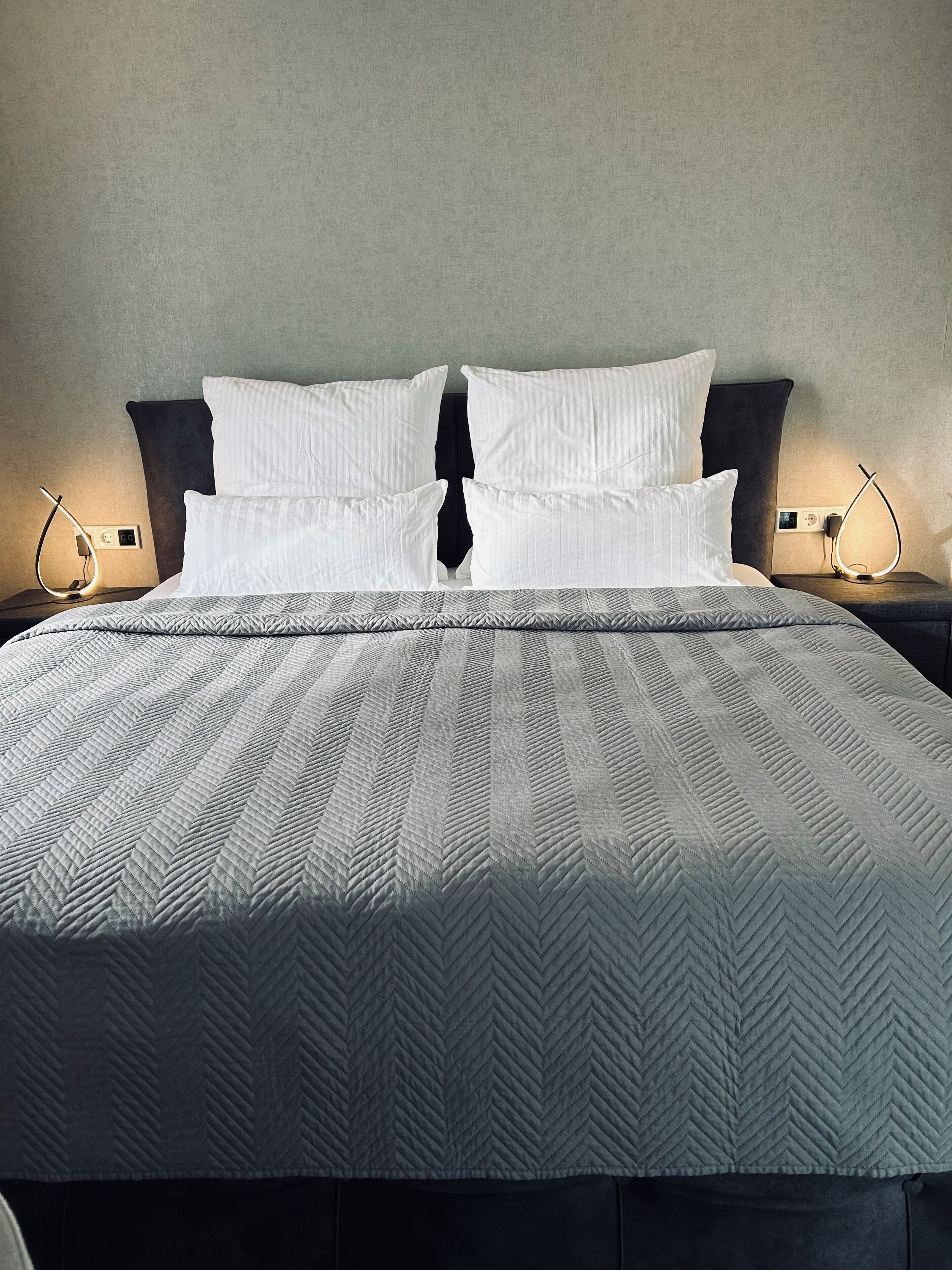 Doppelzimmer | Hochwertige Bettwaren, kostenloses WLAN, Bettwäsche