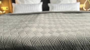 Roupas de cama premium, Wi-Fi de cortesia, roupa de cama