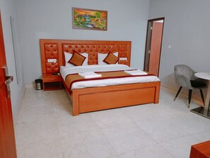 デラックス ダブルまたはツインルーム | 高級寝具、羽毛の掛け布団、低反発ベッド、客室ごとに異なるインテリア